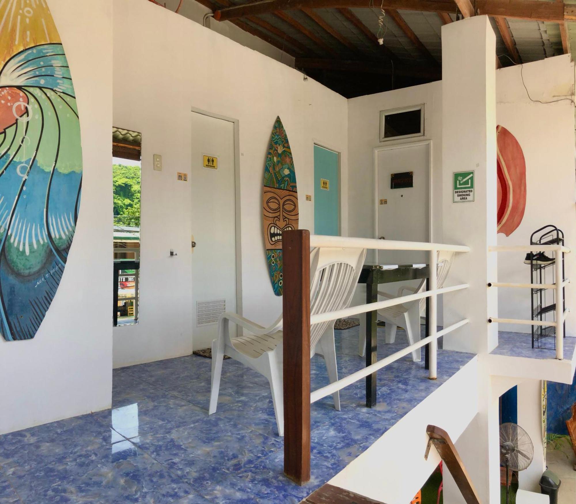 Chill Out Hostel Balabag  Rum bild